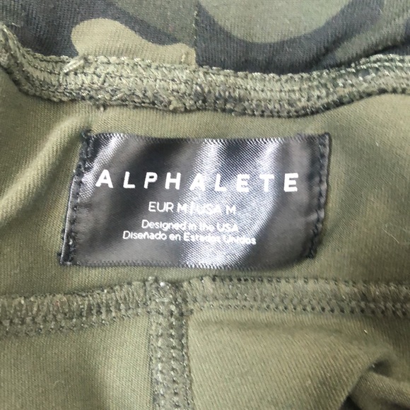 Men’s Alphalete Camo Performance Joggers - Picture 6 of 6
